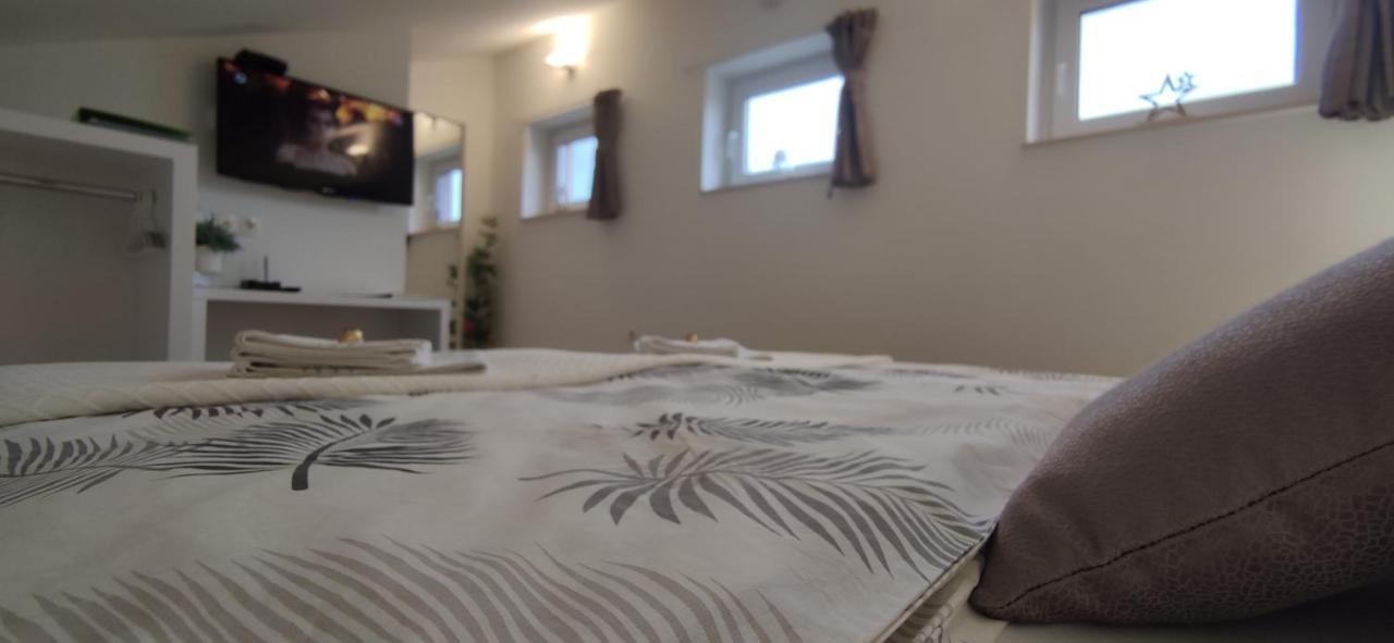 Apartman Urban Nature Otočac Buitenkant foto