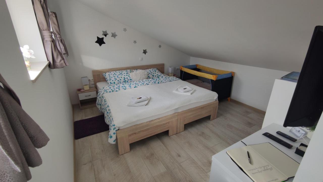Apartman Urban Nature Otočac Buitenkant foto