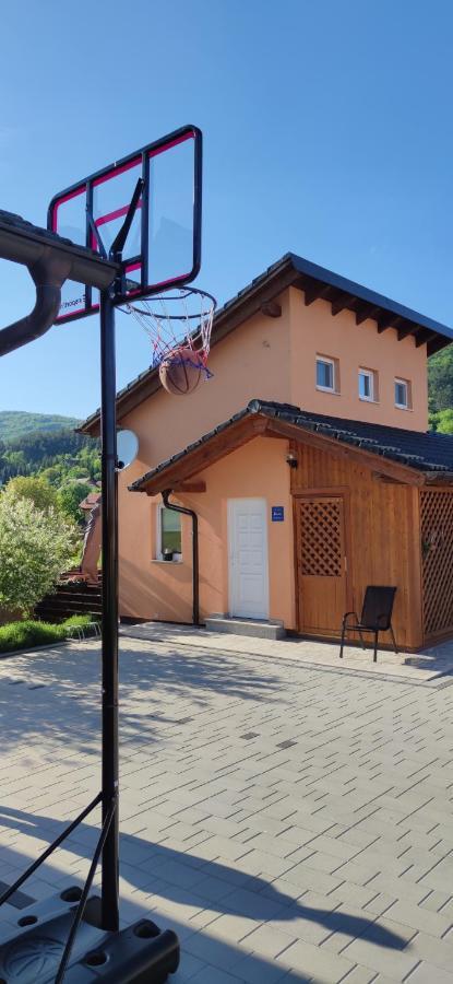 Apartman Urban Nature Otočac Buitenkant foto