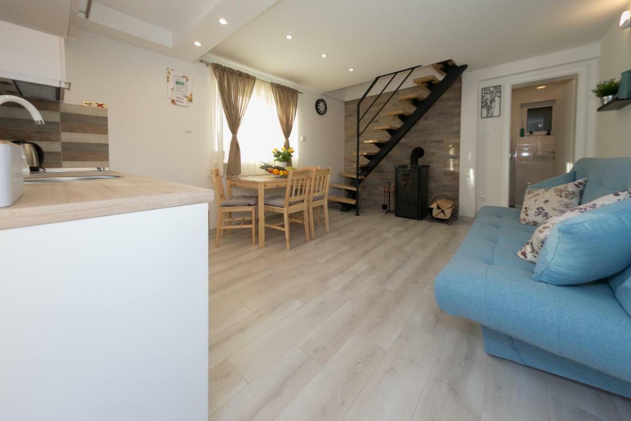 Apartman Urban Nature Otočac Buitenkant foto